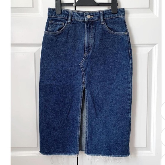 ZARA DENIM MIDI SKIRT WITH FRINT SLIT - Picture 2 of 4